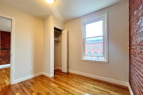 162 Broadway Pl, East Somerville