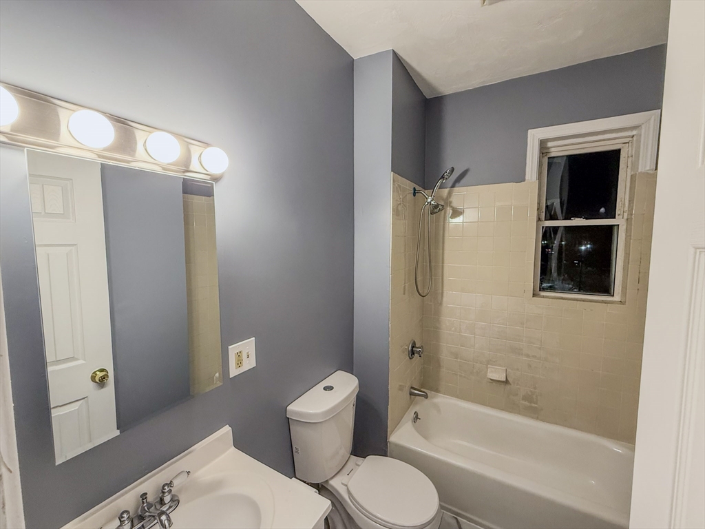 180 Quincy St, Boston