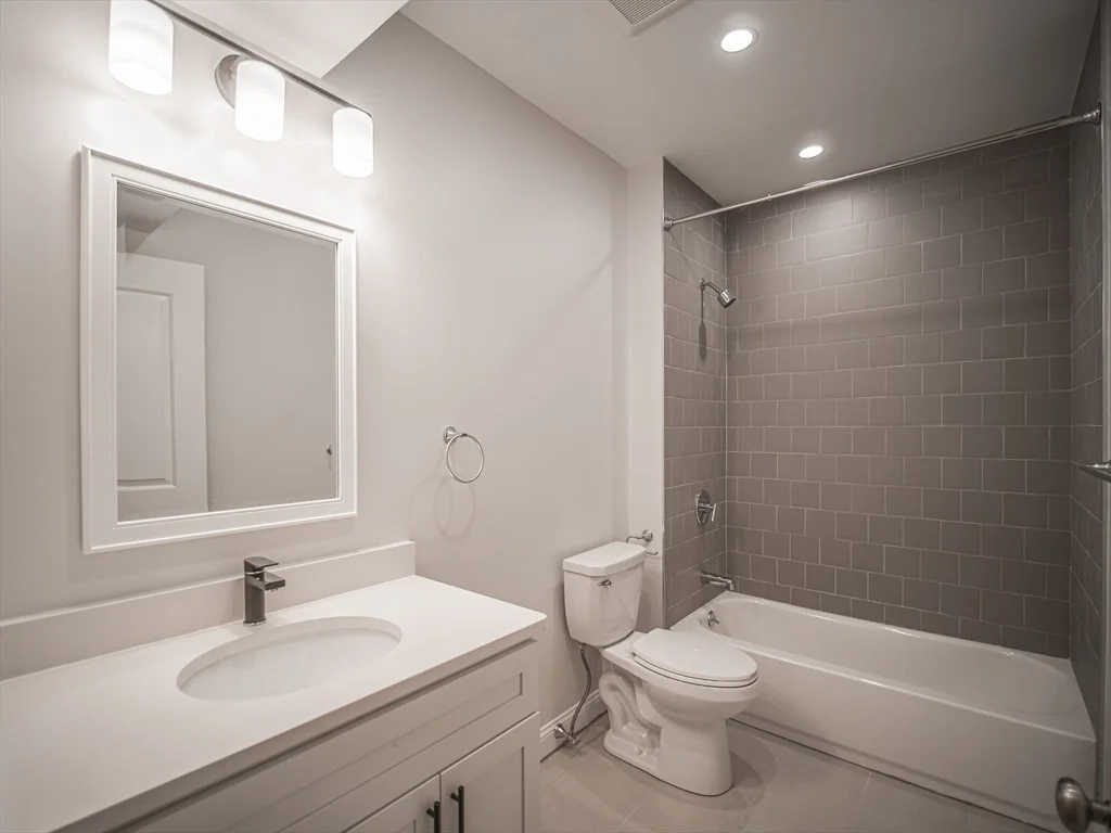 194 Havre St, East Boston