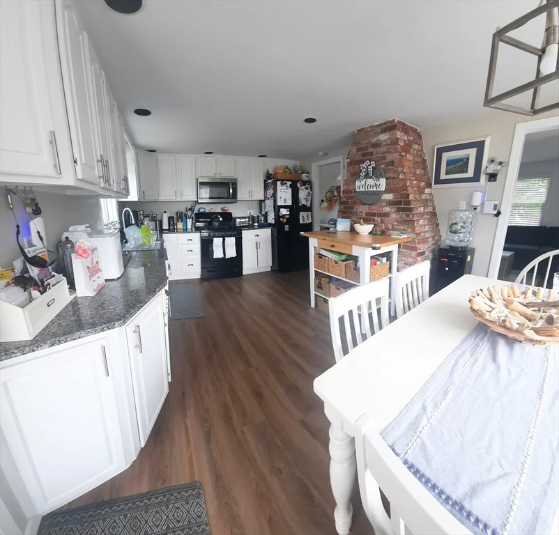 24 Pine Point Rd, Duxbury