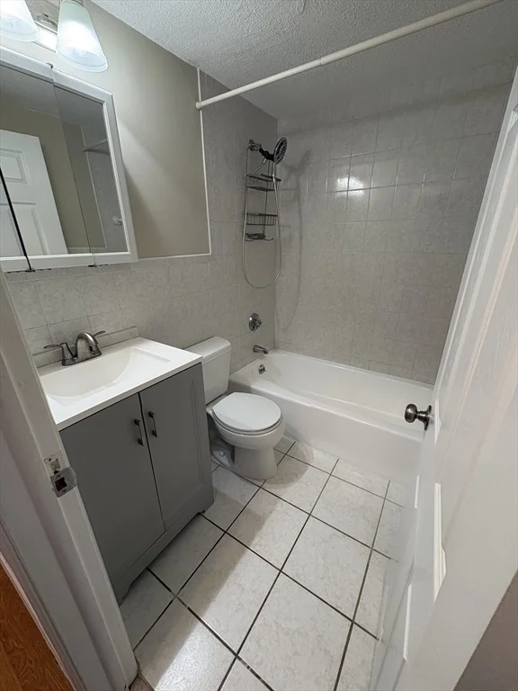 10 Longwood Dr, Andover