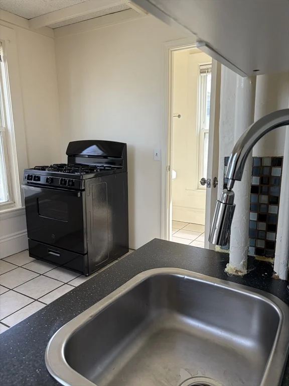 10-12 Maple St, Waltham