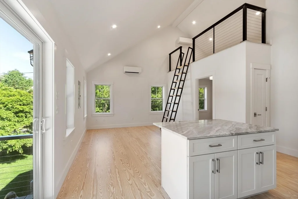 29 Pigeon Hill St, Rockport