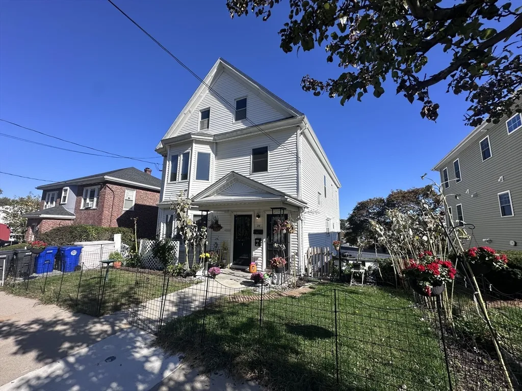 27 Prescott Ave, Chelsea