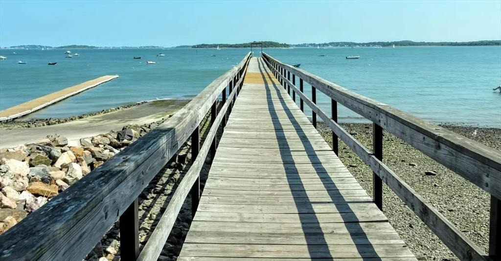 11 Babcock St, Houghs Neck