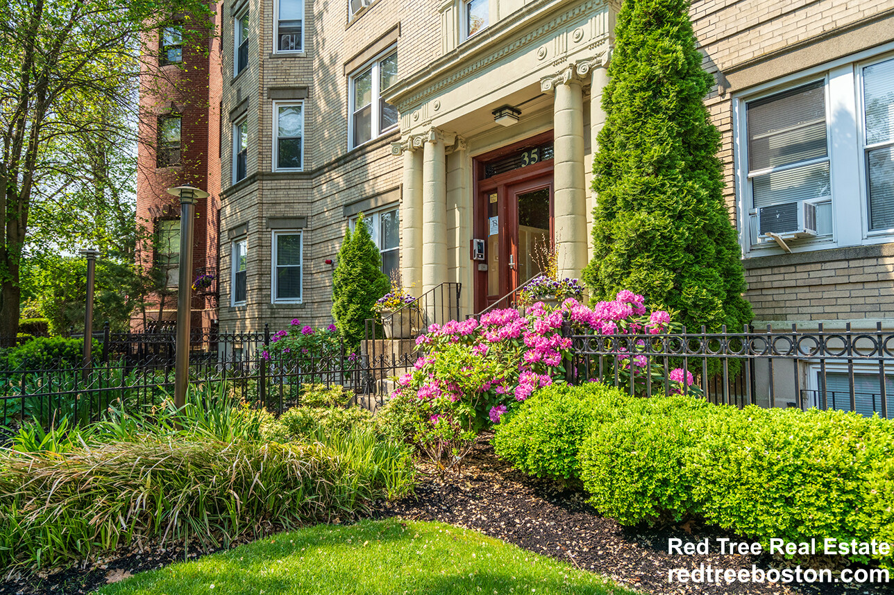 35 Park Dr, Fenway