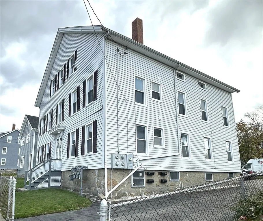 455 Peckham St, Fall River