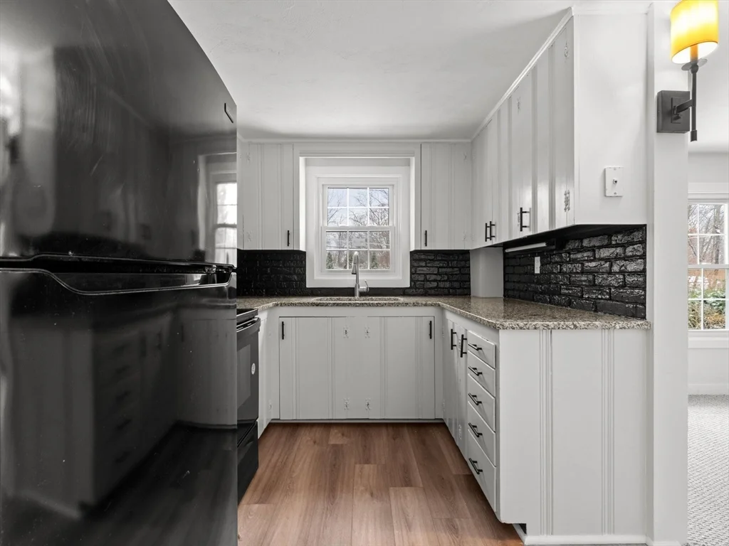 28 Crestview Dr, Westborough