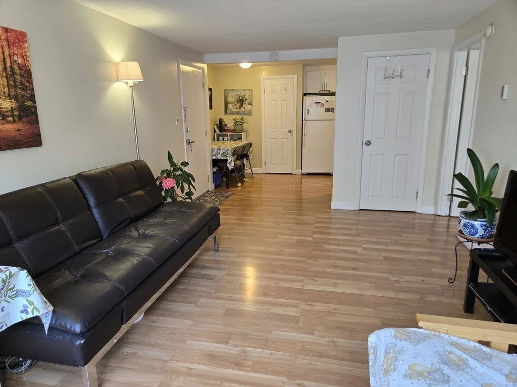 2 Old Colony Ln, Arlington