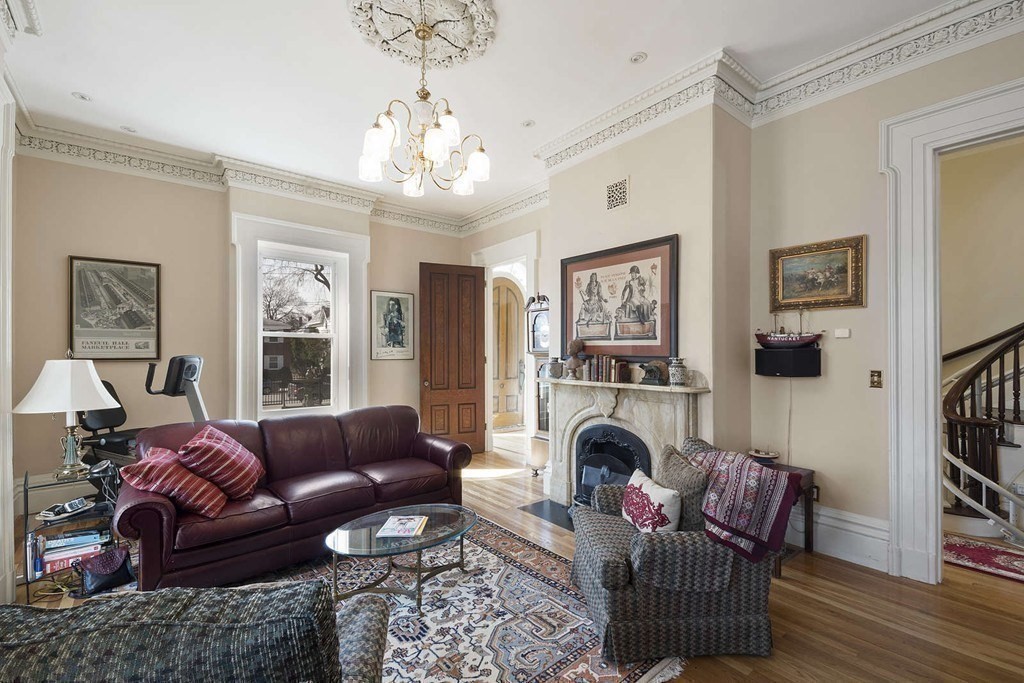 519 Main St, Waltham