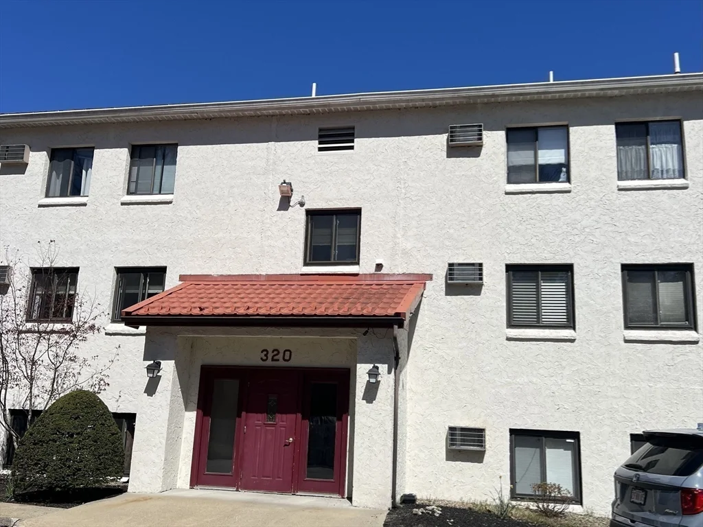 320 Fellsview Ter, Stoneham