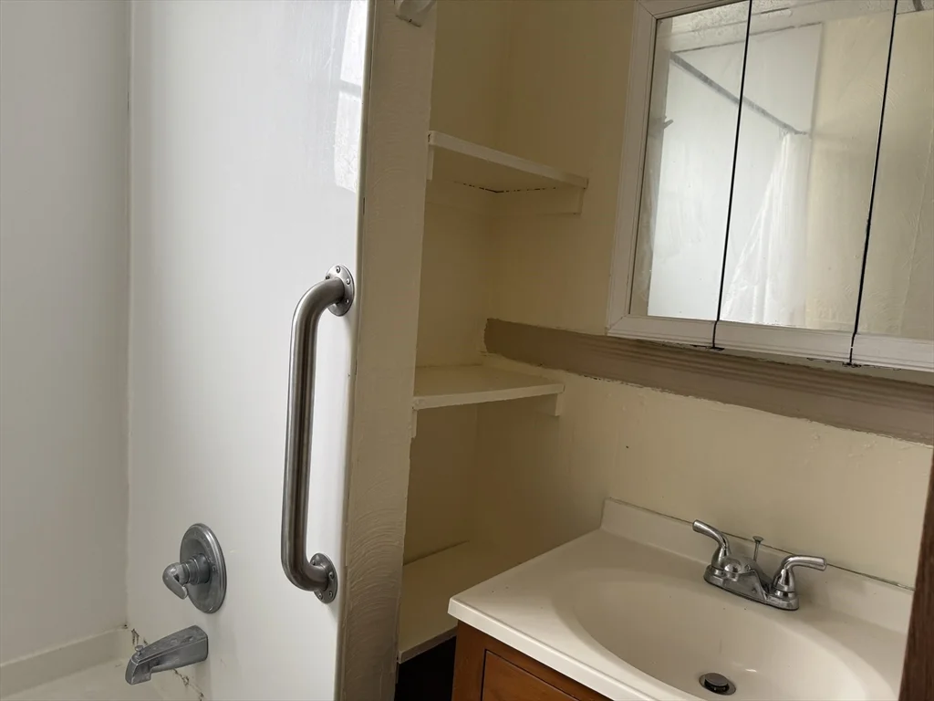 125 High St, North Attleboro