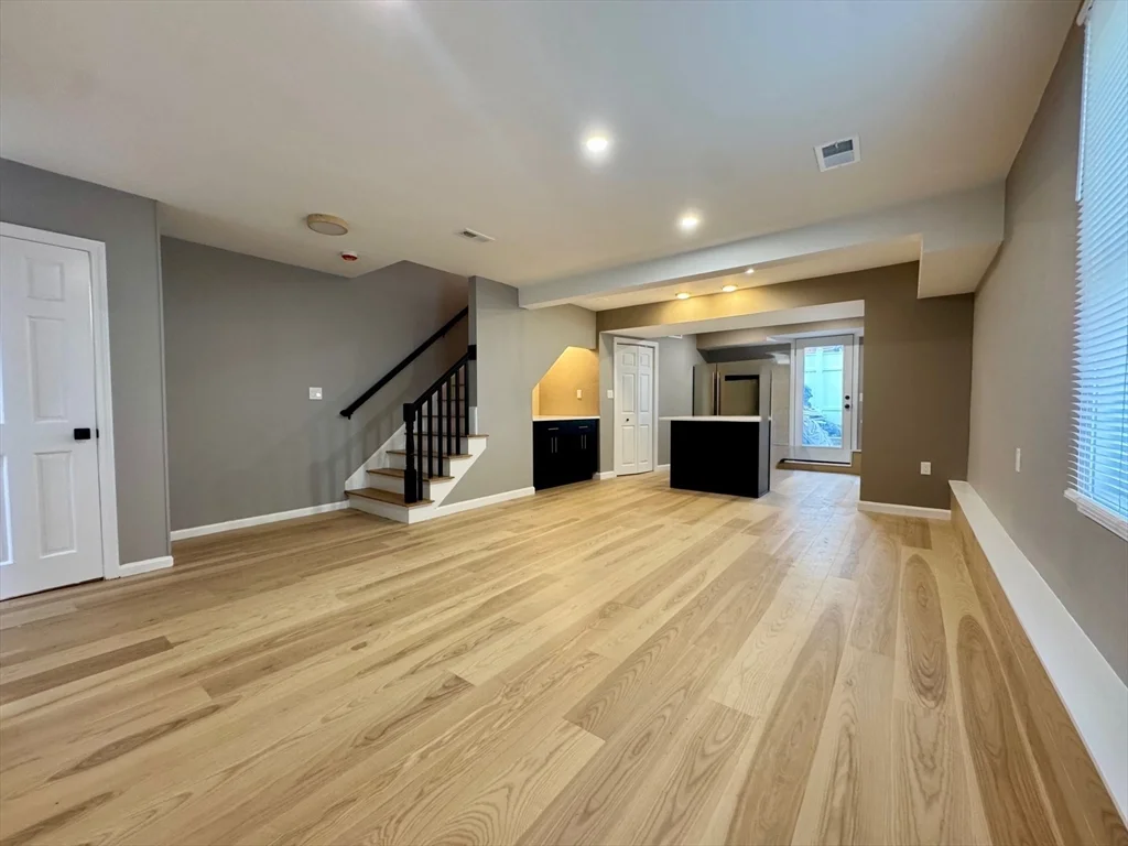 91 Bolton St, South Boston