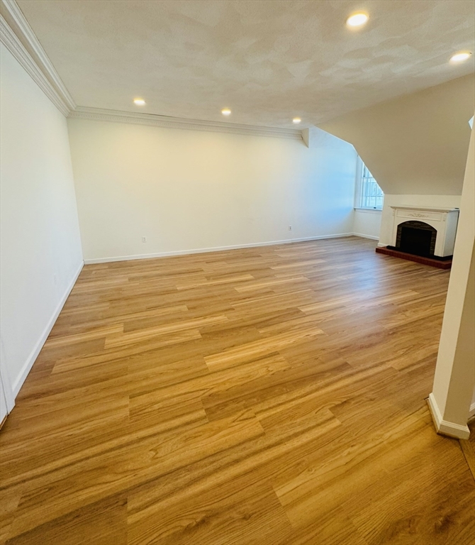 600 Washington St, Wellesley