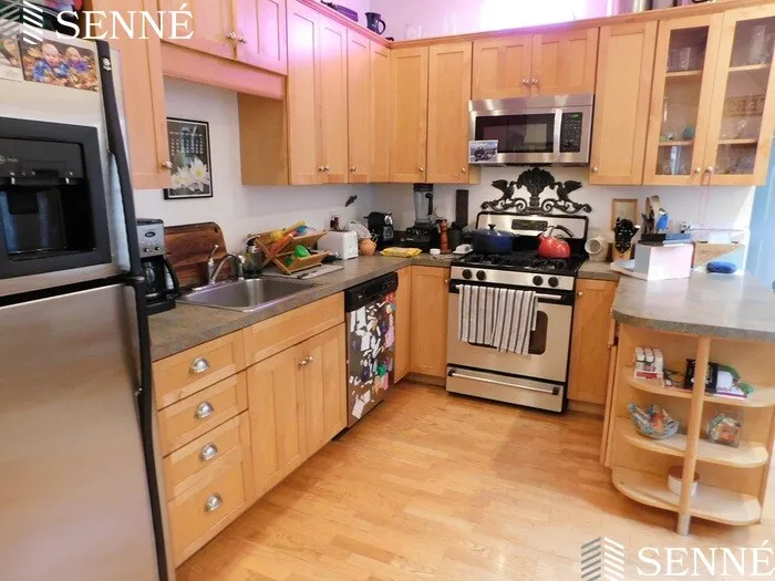 8 Kelly Rd, Cambridgeport