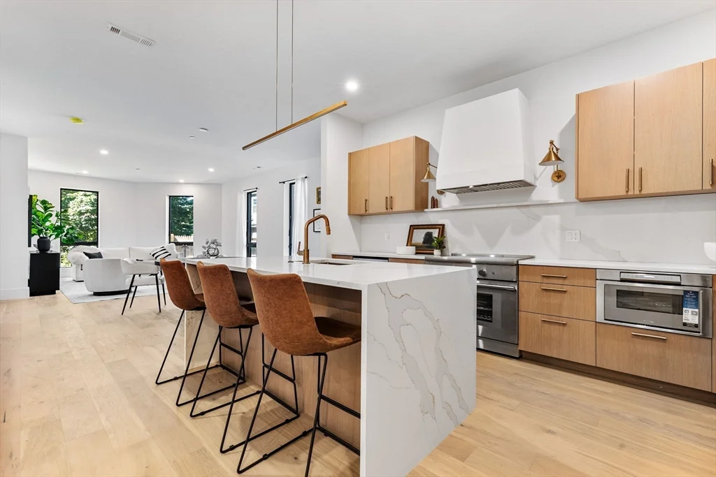 1114 Beacon St, Newton Center