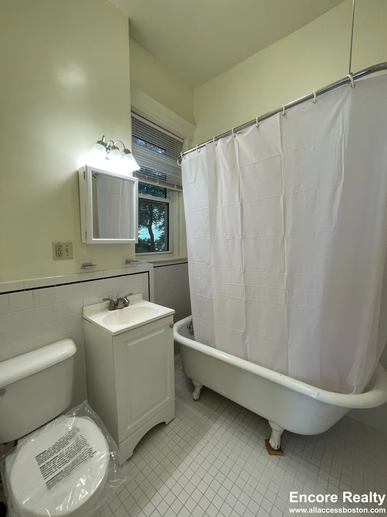 124 Peterborough St, Fenway