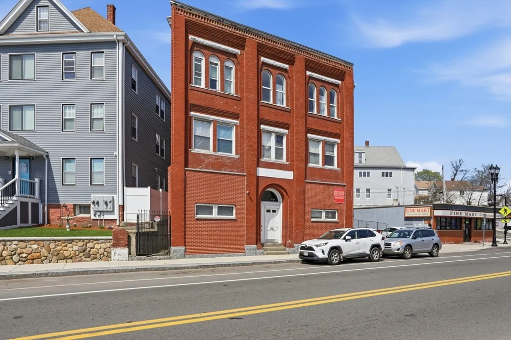 176 Ferry St, Everett