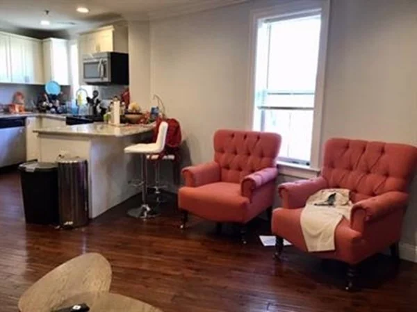 142 Centre St, Mission Hill