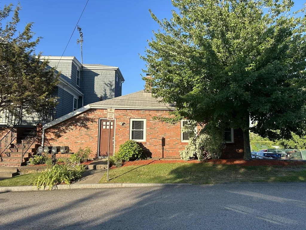 569 Winthrop St, Rehoboth