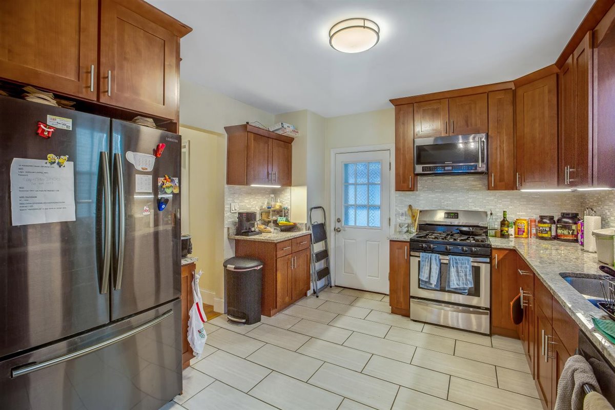 3 bed, 1 bath apartment for rent at 21 Monastery Rd Unit 1, Brighton — photo 2 of 23