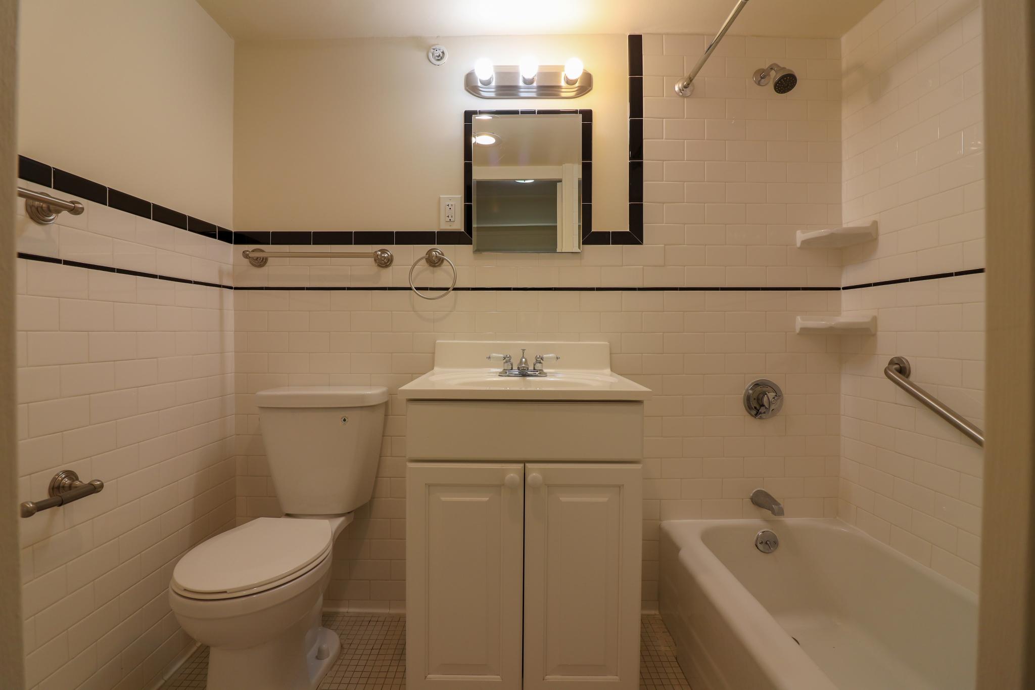 101 Monmouth St, Longwood