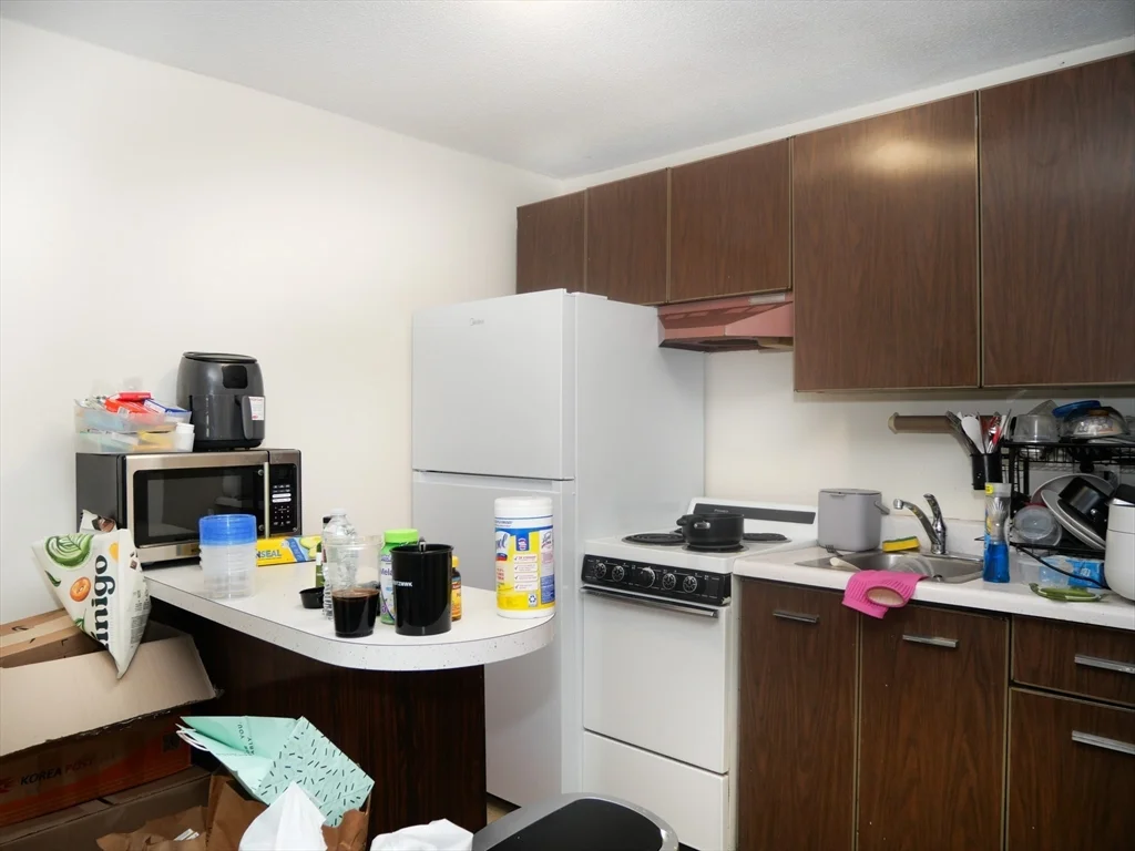 1039 Commonwealth, Allston