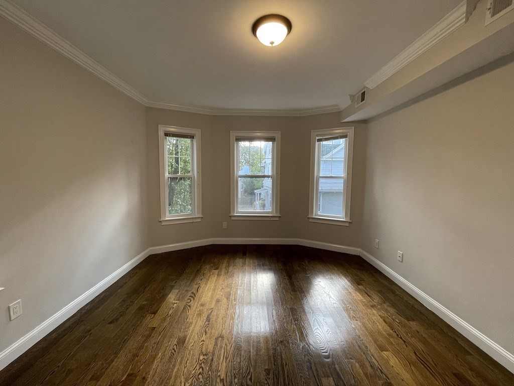 9 Cornwall St, Jamaica Plain