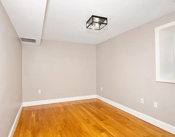 68 Edward St, Medford