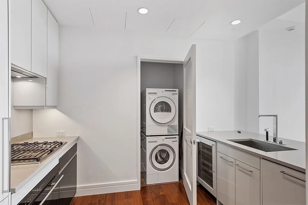 1 Dalton St, Back Bay