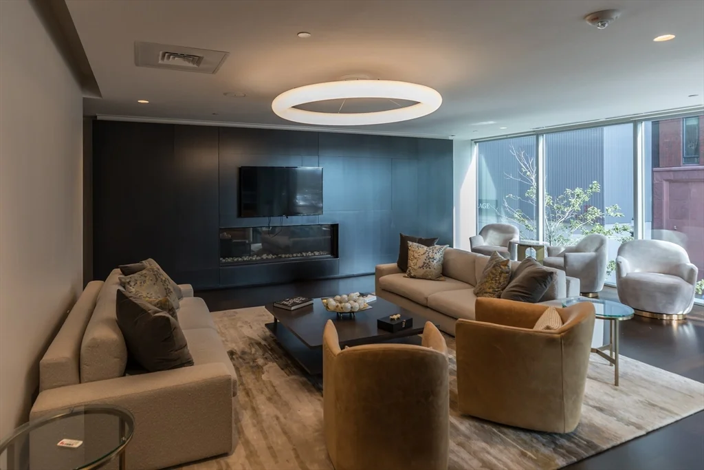 32 Traveler St, South End