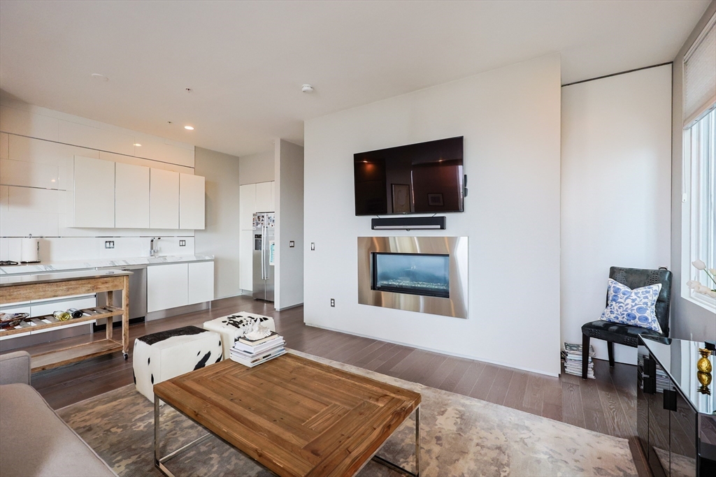 537 E 1st, South Boston