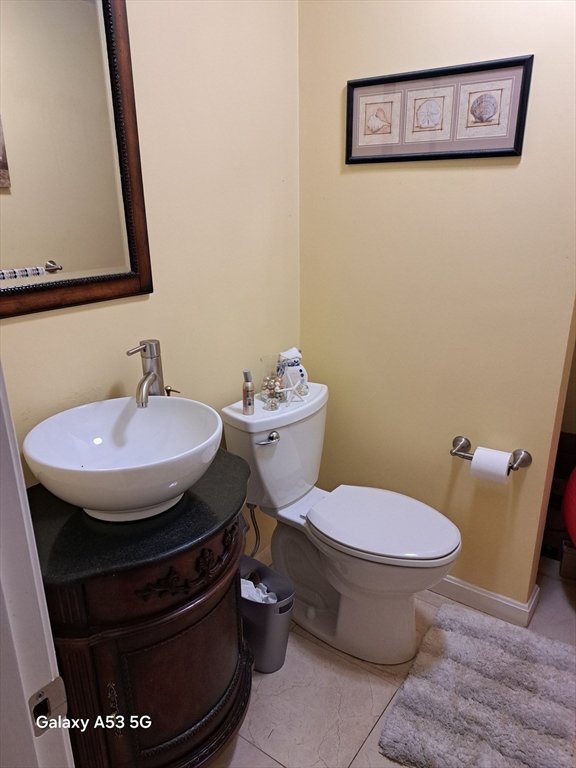 14 Meetinghouse Ln, Millbury