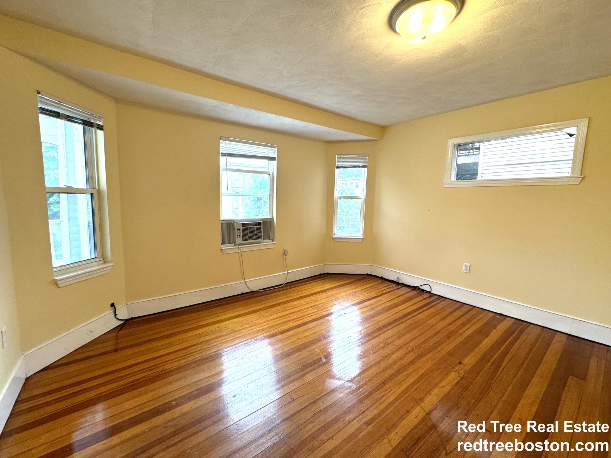 4057 Washington St, Roslindale