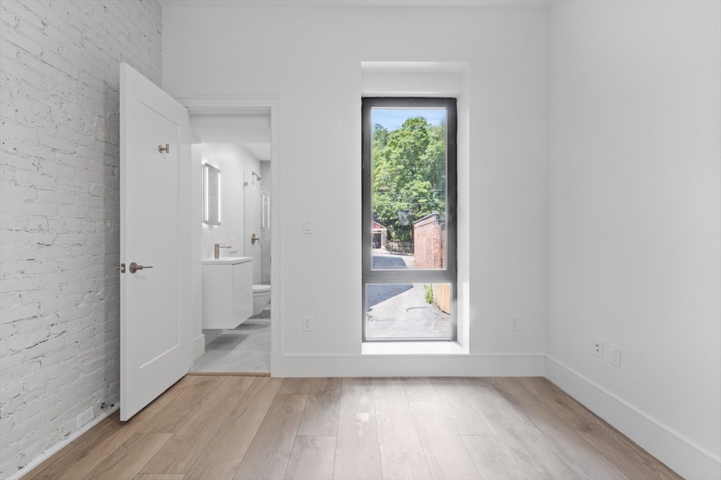 1580 Beacon St, Corey Hill