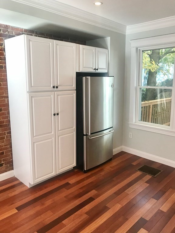 4 Colebrook St, South Boston