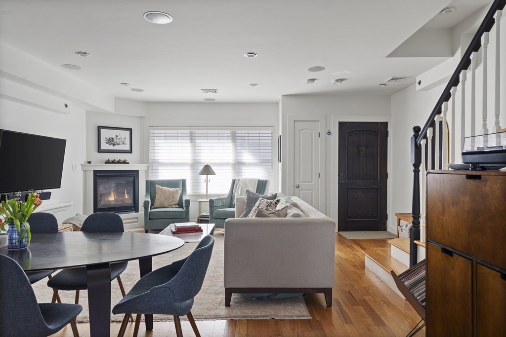 33 Middle St, South Boston