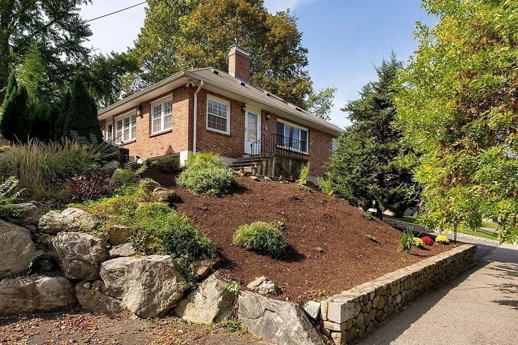 334 Mystic St, Arlington
