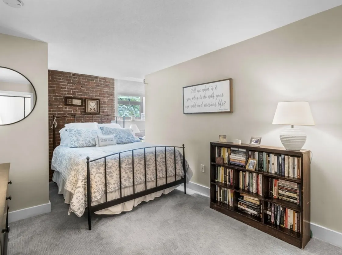 42 8th St, Charlestown