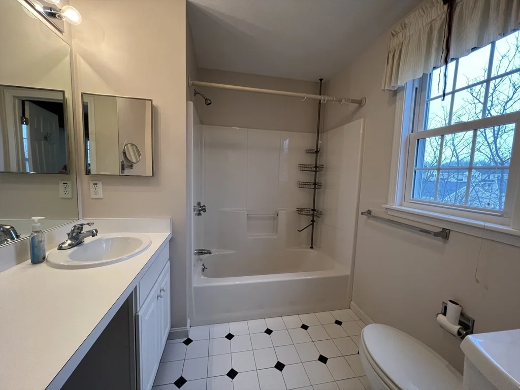 396 Tilden Commons Ln, Braintree Highlands