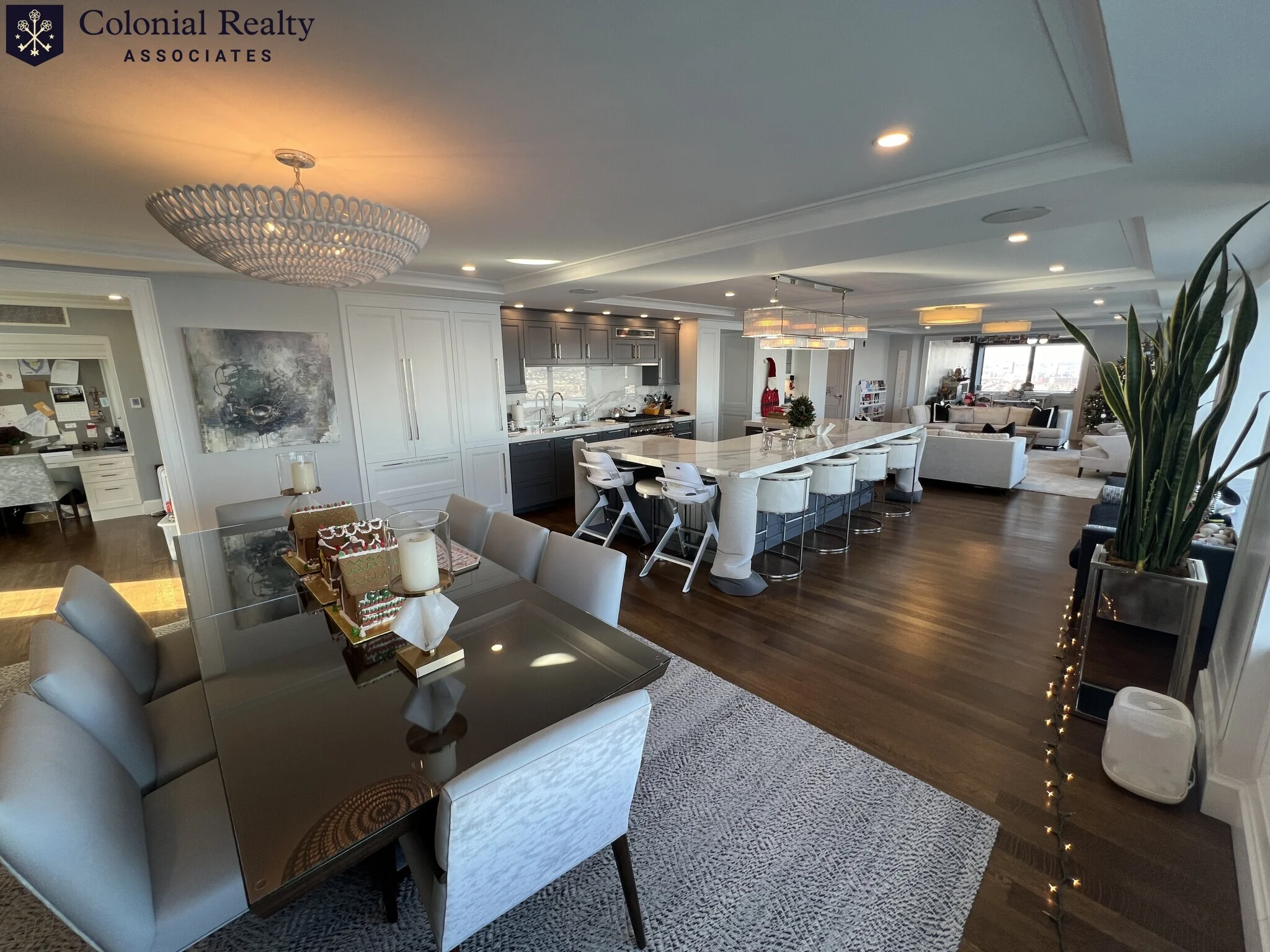 83 East India Row, Downtown