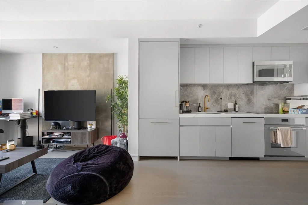 55 Lagrange, Downtown