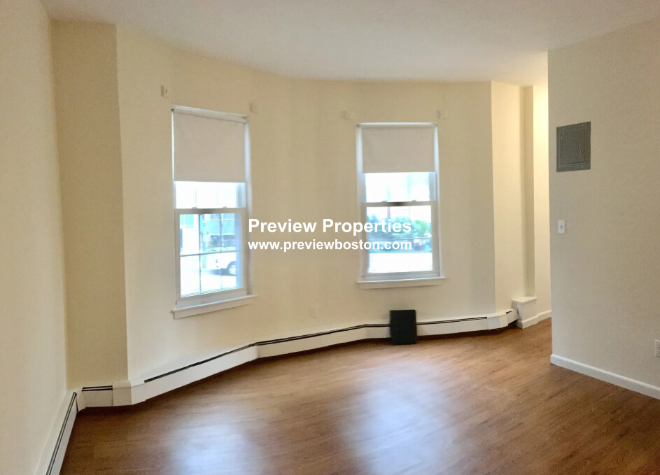 82 South Huntington Ave, Jamaica Plain