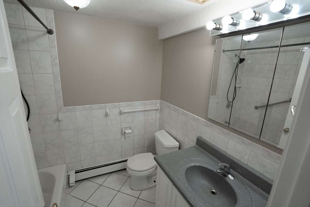 6 Hallmark Gardens, Burlington