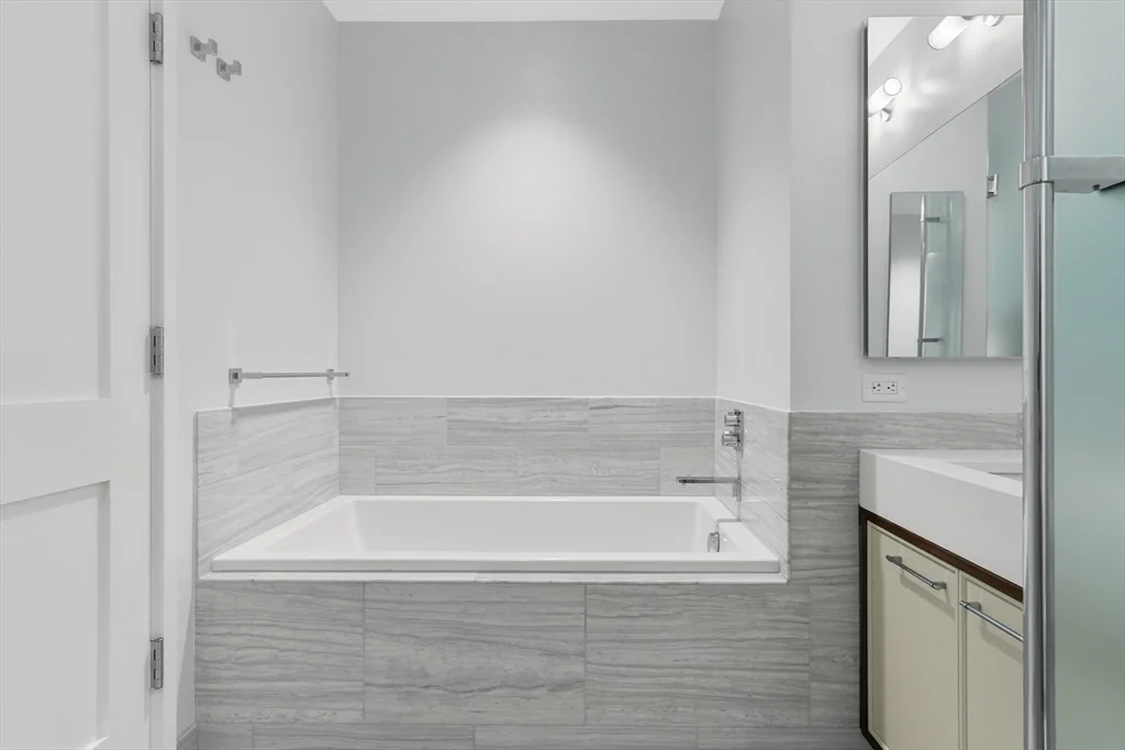 1 Dalton St, Back Bay