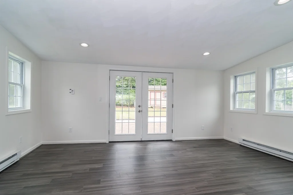 22 Wethersfield Rd, Natick