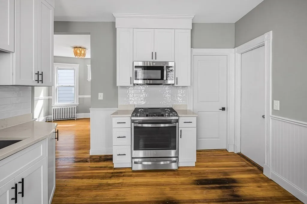 37 Harbor View, Dorchester