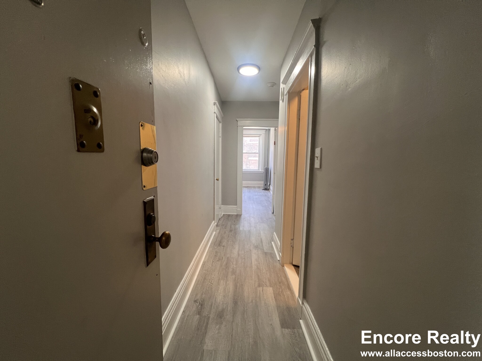 376 Riverway, Mission Hill