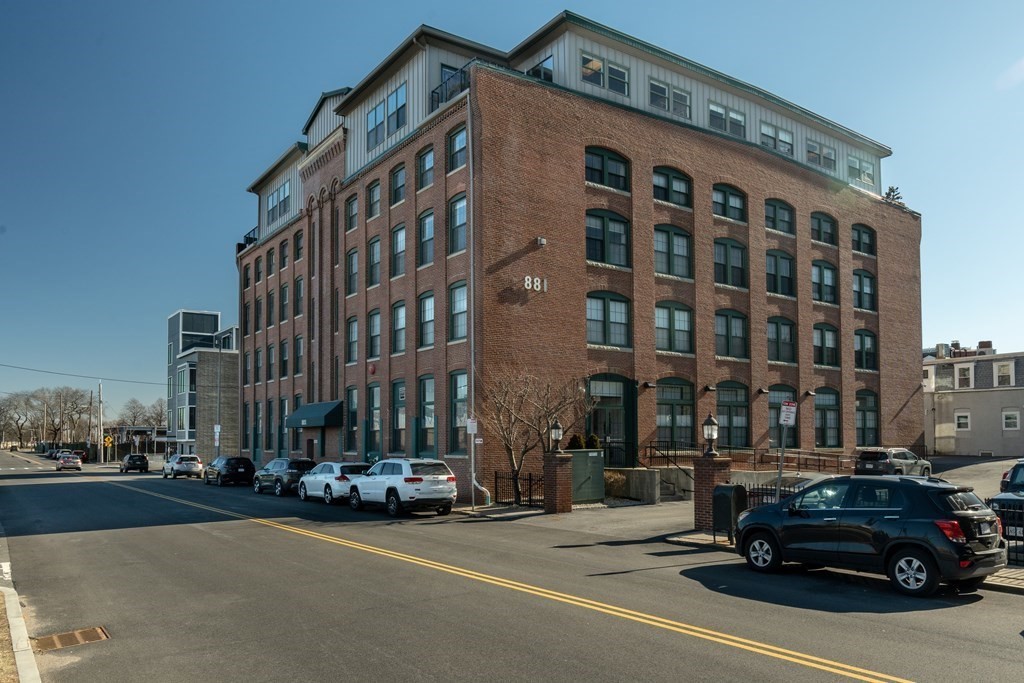 881 E 1st, South Boston