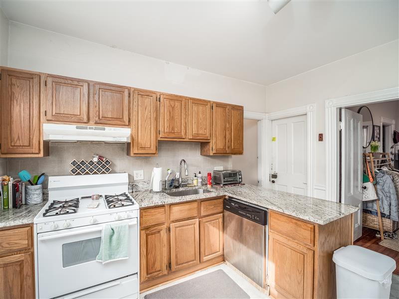 318 Beacon St, Ward Two